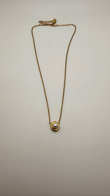 Gold Pearl Necklace